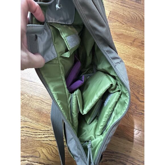 Lowepro Passport Sling Camera Bag for DSLR Photography & Travel Camera Bag - Picture 4 of 5